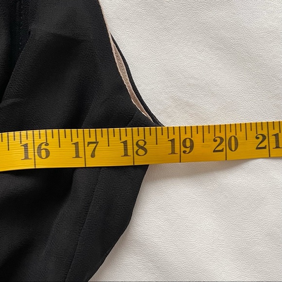 Neiman Marcus/Target Collab Keyhole Ruffled Sleeveless Top Black/Tan M (Women’s) - Picture 8 of 9